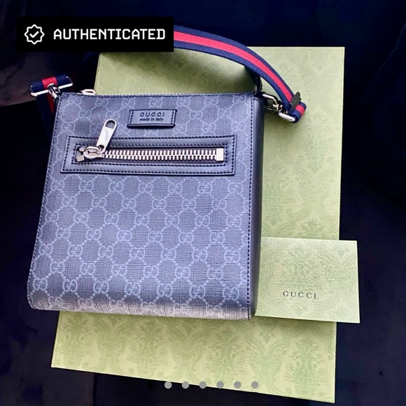 Like New & Authentic Gucci GG Supreme Messenger Bag Unisex! Stunning. 🇮🇹🇮🇹🇮🇹